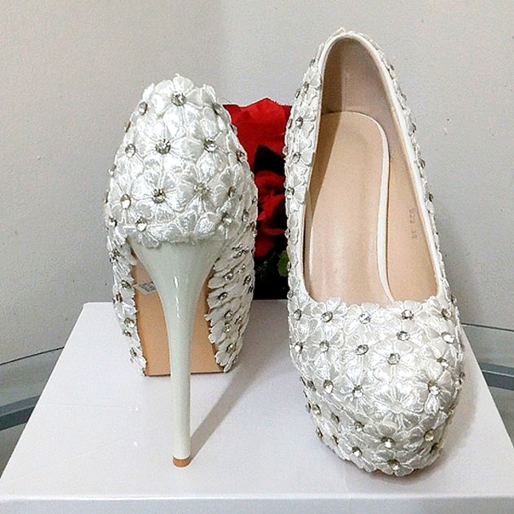 SALE🎁NIB🎁FREE GIFT INCLUDED🎁NWT Rhinestone Embroidery Stiletto High Heel Pump - Picture 11 of 16